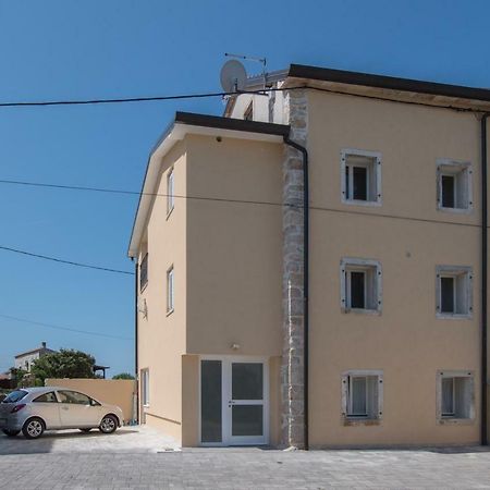 Lana House With Apartments Petrovija Exterior photo